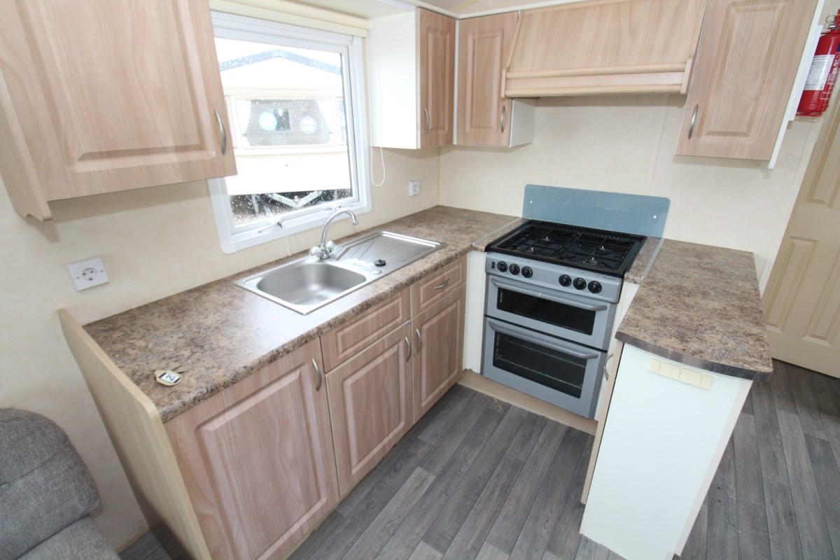 2009 Willerby Vacation kitchen with oven