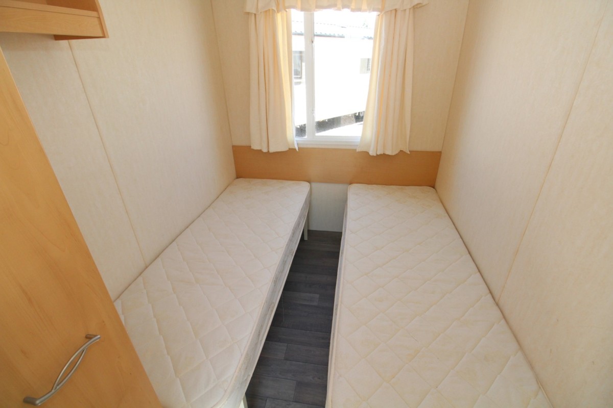 2006 Bk Savannah twin bedroom