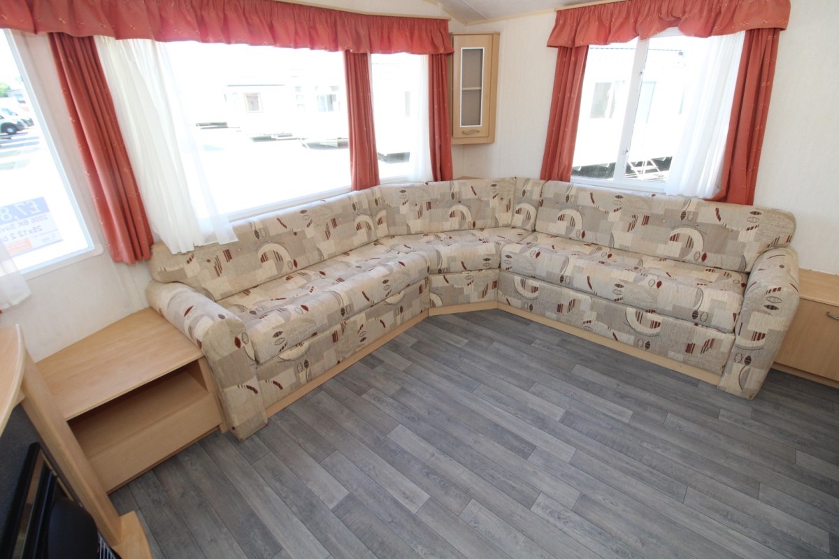 2006 Bk Savannah lounge with sofas