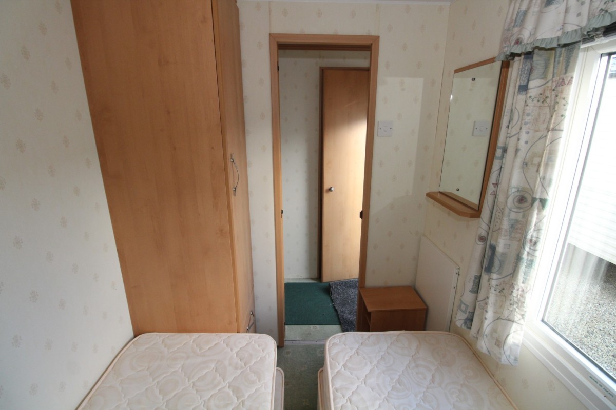 2004 Pemberton Elite shower room
