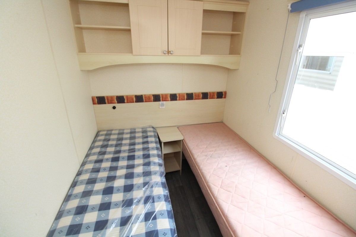 2004 Bk Purbeck other twin bedroom