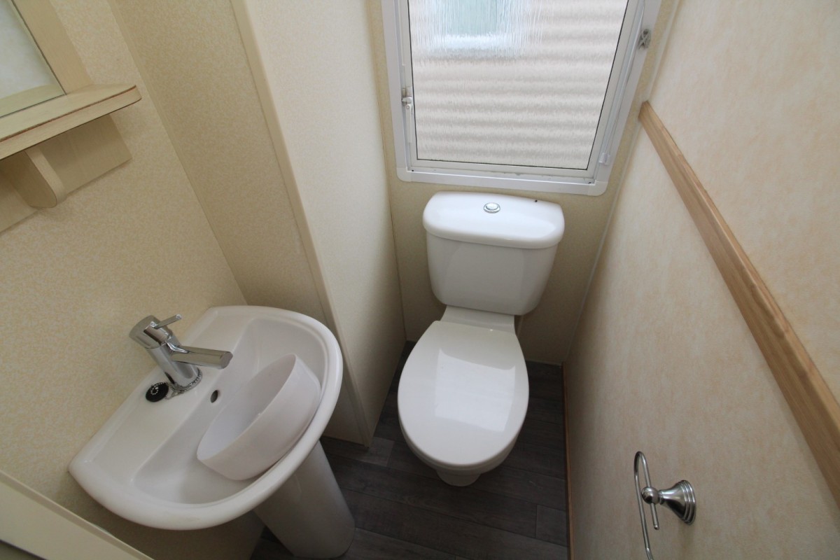 2004 Bk Purbeck bathroom