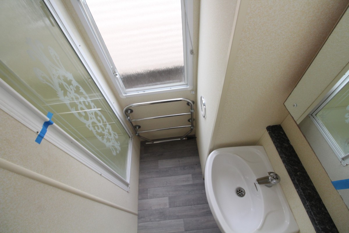 2004 Bk Purbeck shower room