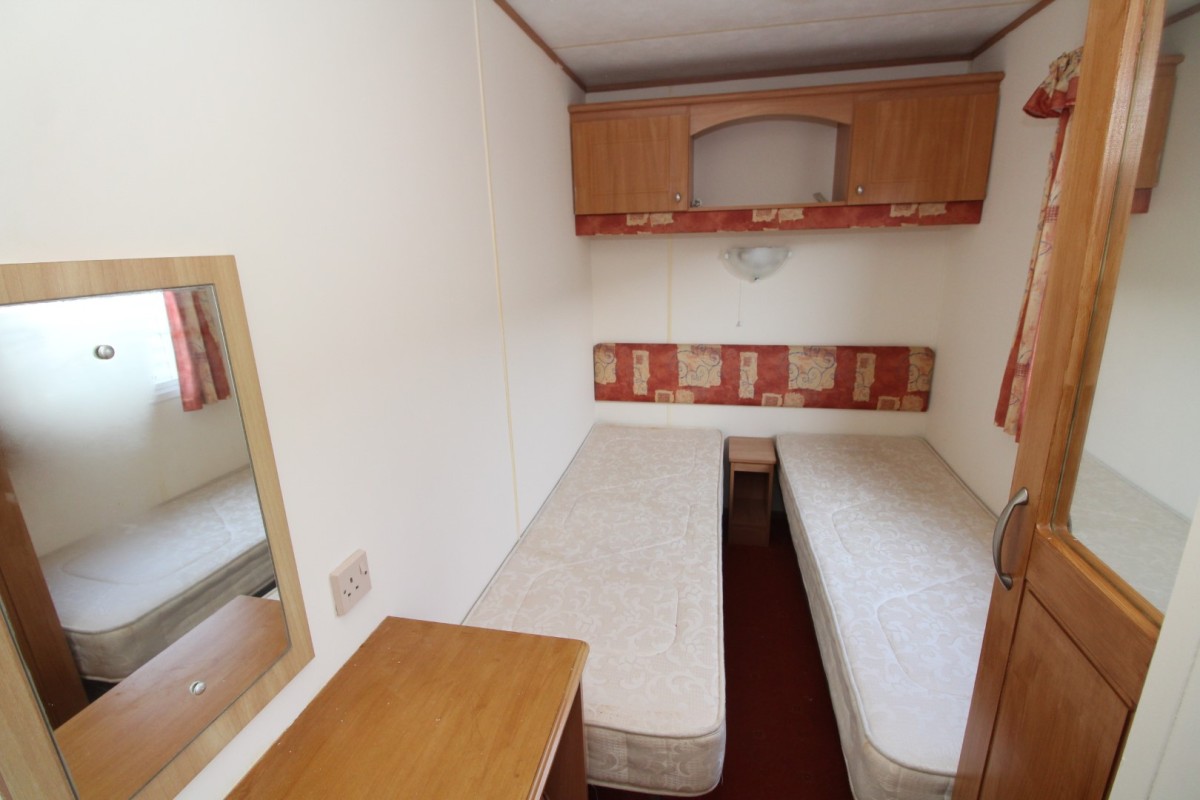 2006 ABI Brisbane twin bedroom