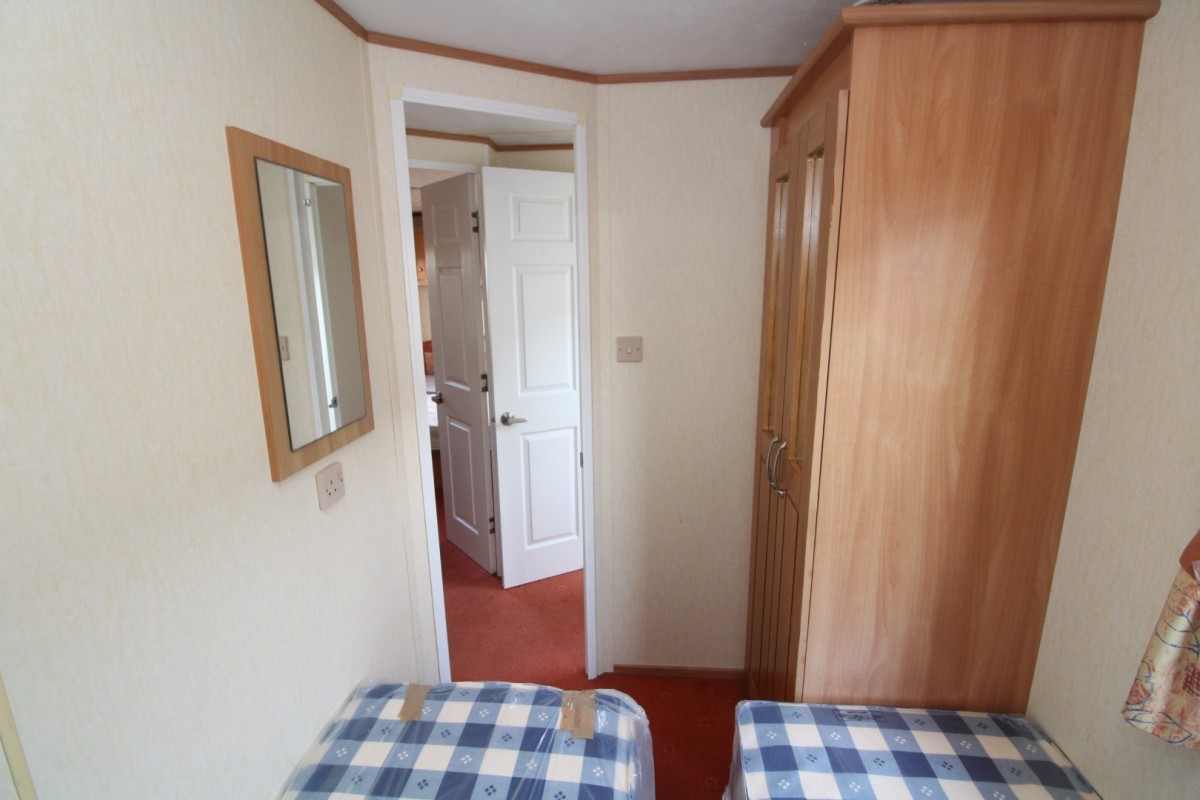 third bedroom with twin beds