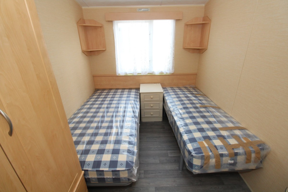 2010 Willerby Grange twin bedroom