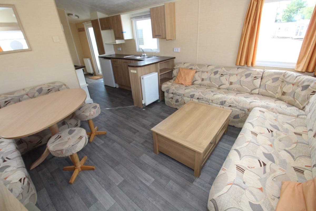 2010 Willerby Grange lounge to kitchen