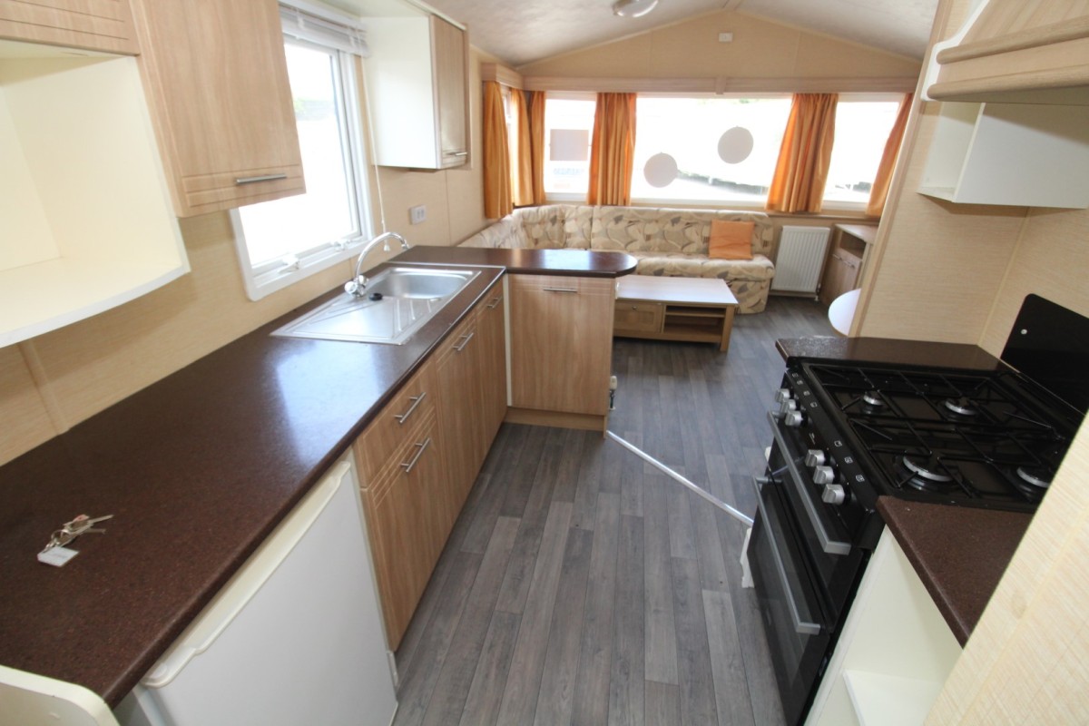 2010 Willerby Grange kitchen to lounge