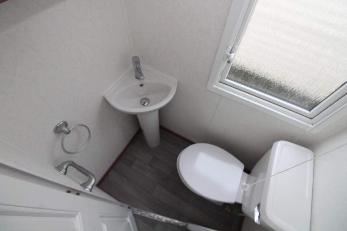 2010 Carnaby Ridgeway wc and basin