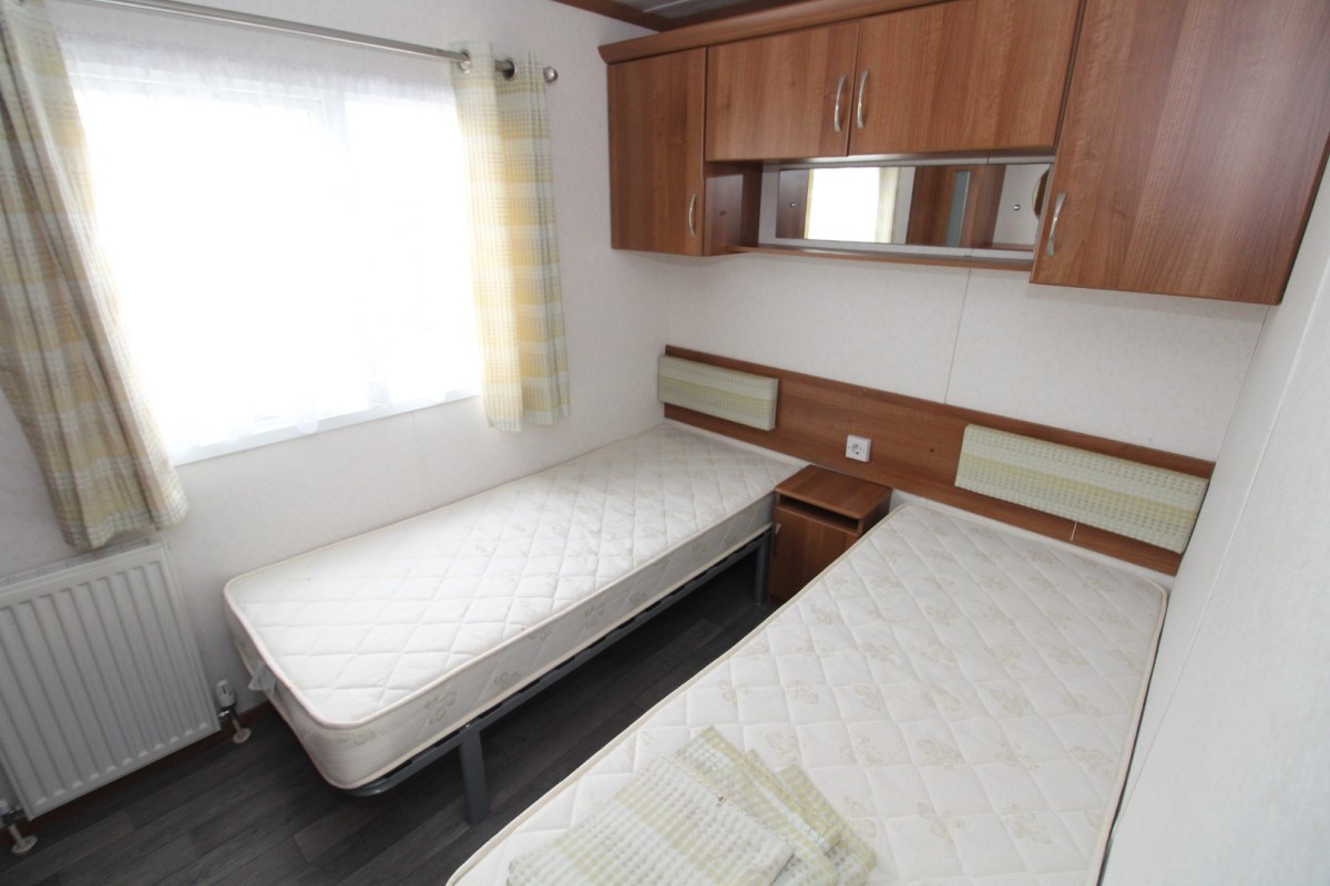 2010 Carnaby Ridgeway twin bedroom