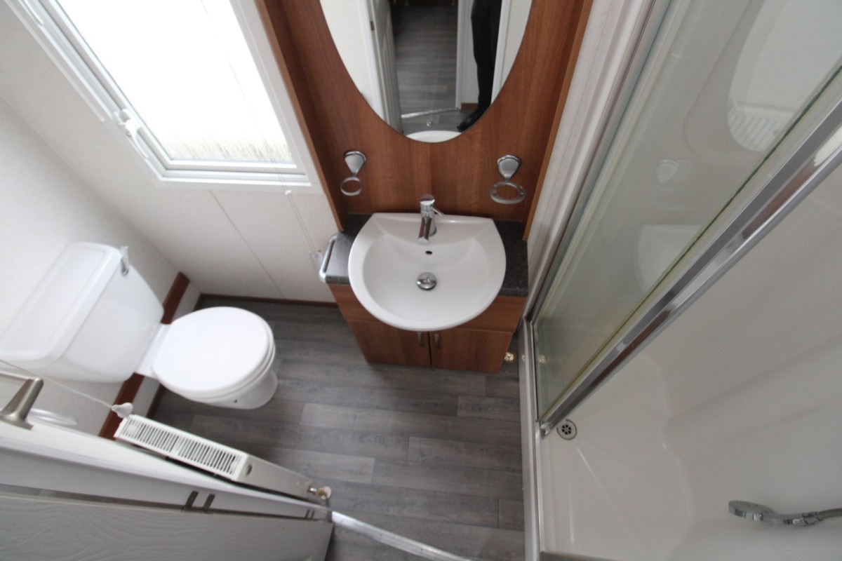 2010 Carnaby Ridgeway shower room