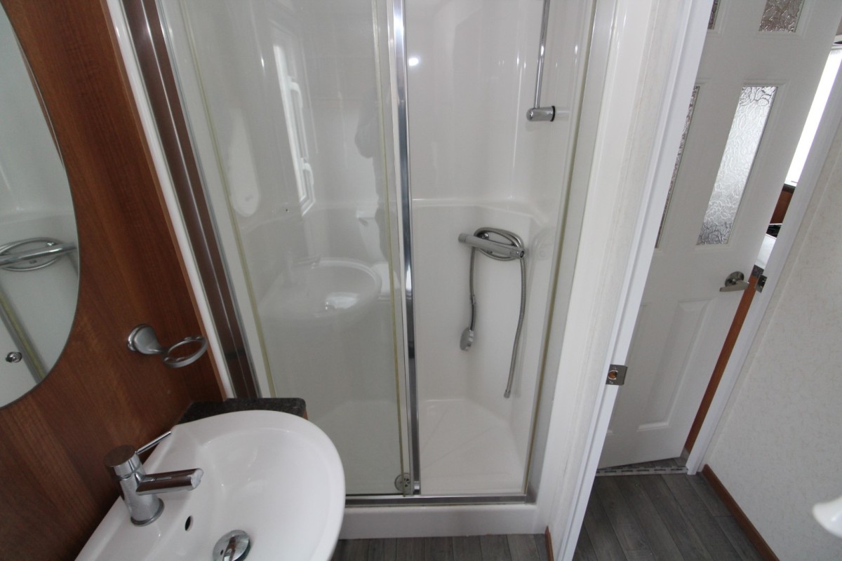 2010 Carnaby Ridgeway shower