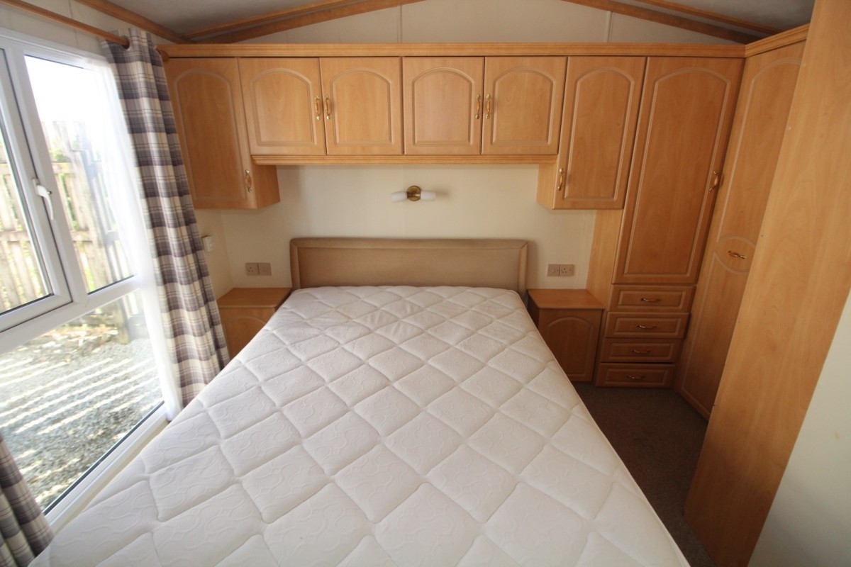 2005 Carnaby Roxburgh double bedroom