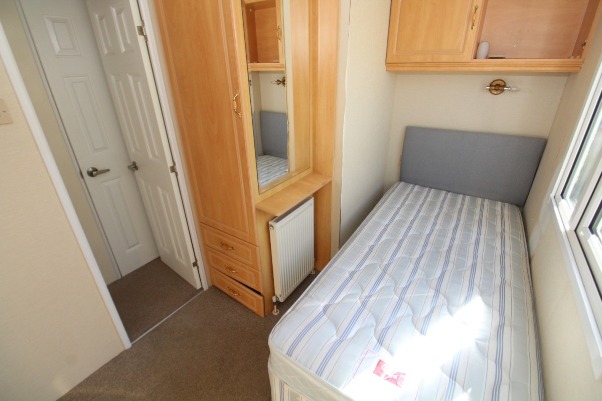 2005 Carnaby Roxburgh twin bedroom