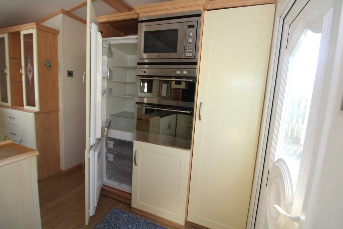 oven and fridge in the 2005 Carnaby Roxburgh