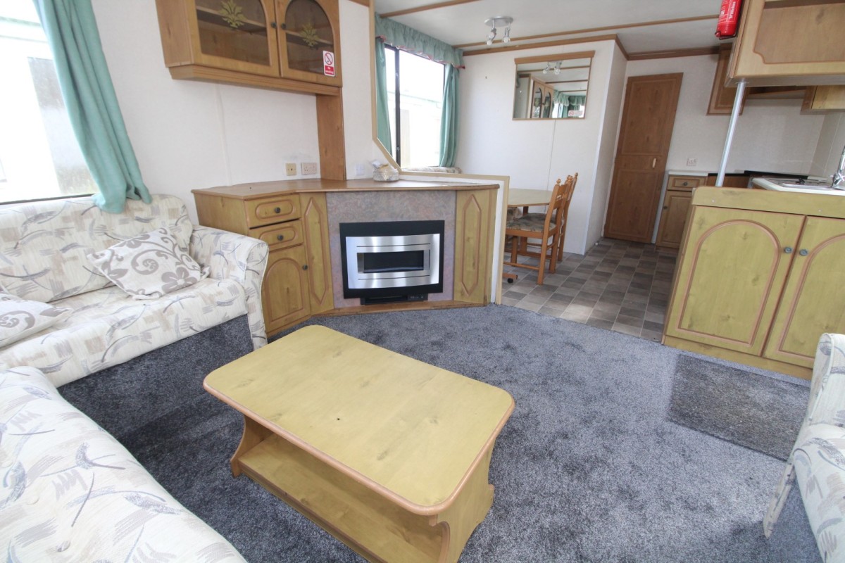 2001 Carnaby Chardonnay open plan living space