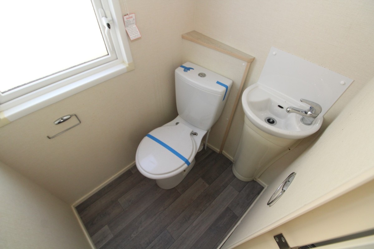 2014 Atlas Ruby toilet and wash hand basin