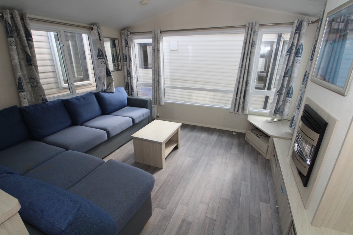 2014 Atlas Ruby lounge area