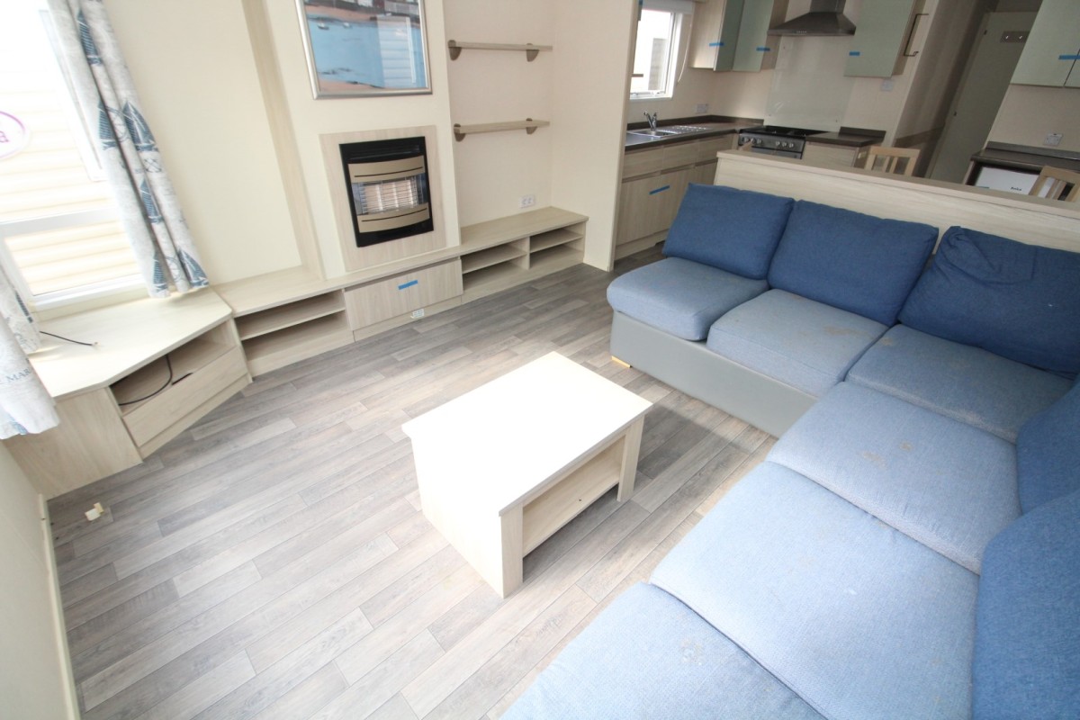 llunge to kitchen in the 2014 Atlas Ruby
