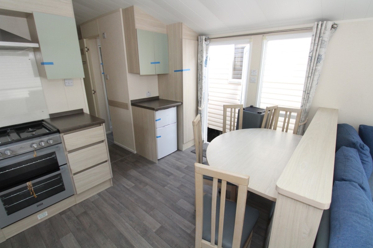 Dining area in the 2014 Atlas Ruby