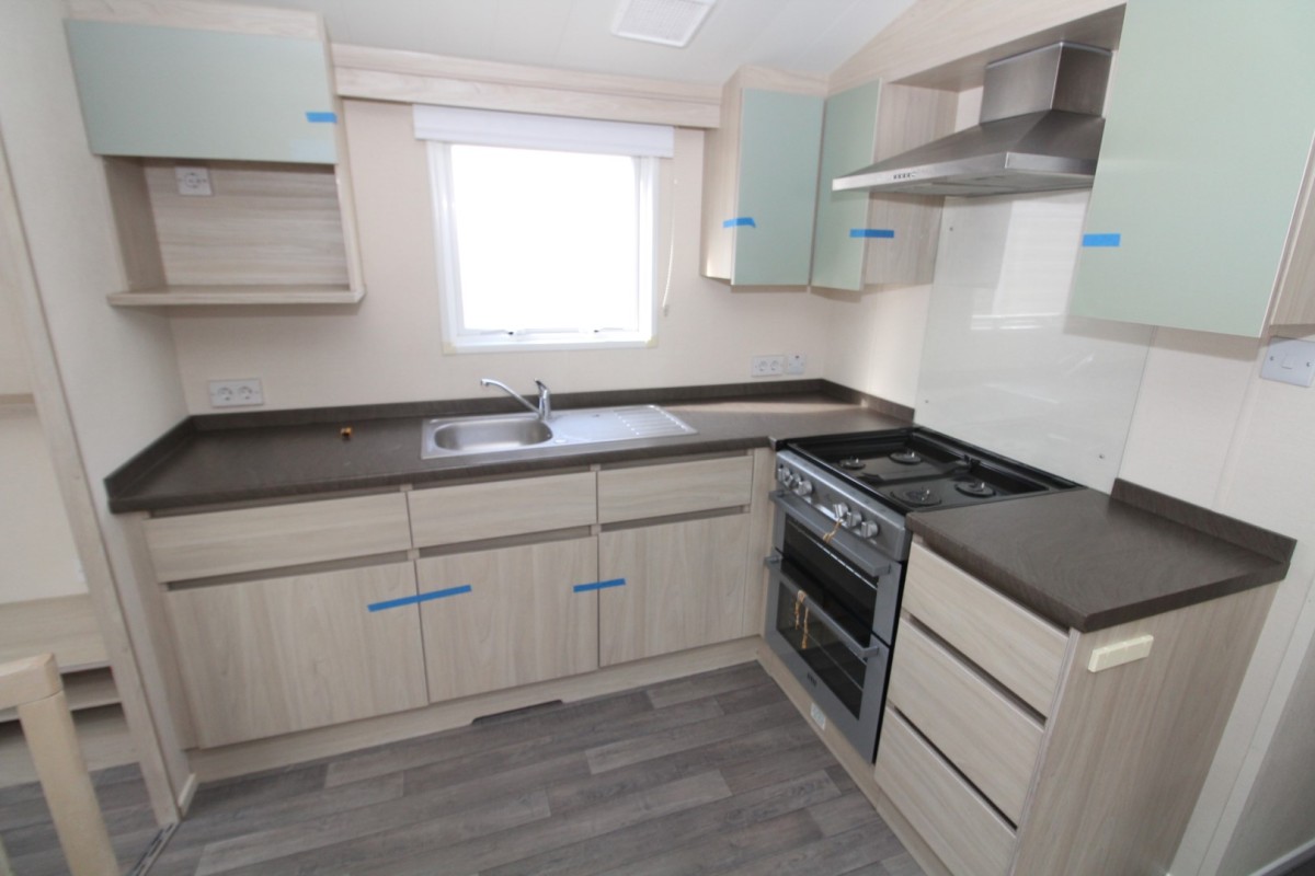 2014 Atlas Ruby kitched with oven
