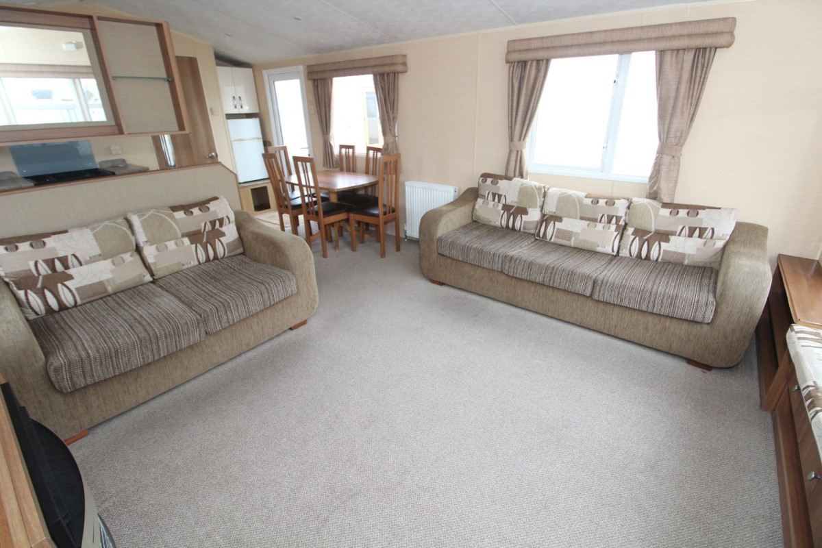 2011 Willerby Salisbury lounge to dining area