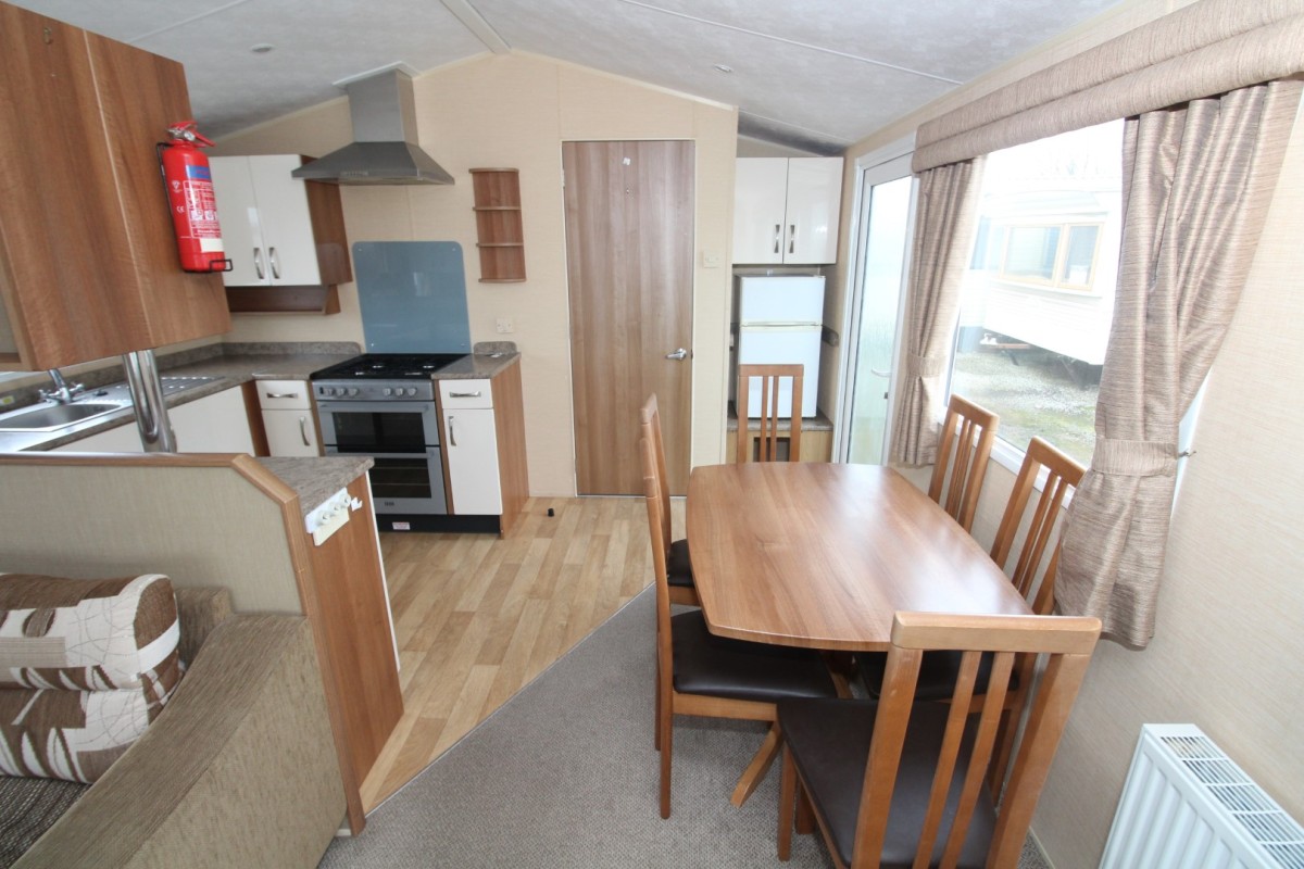 dining area in the 2011 Willerby Salisbury