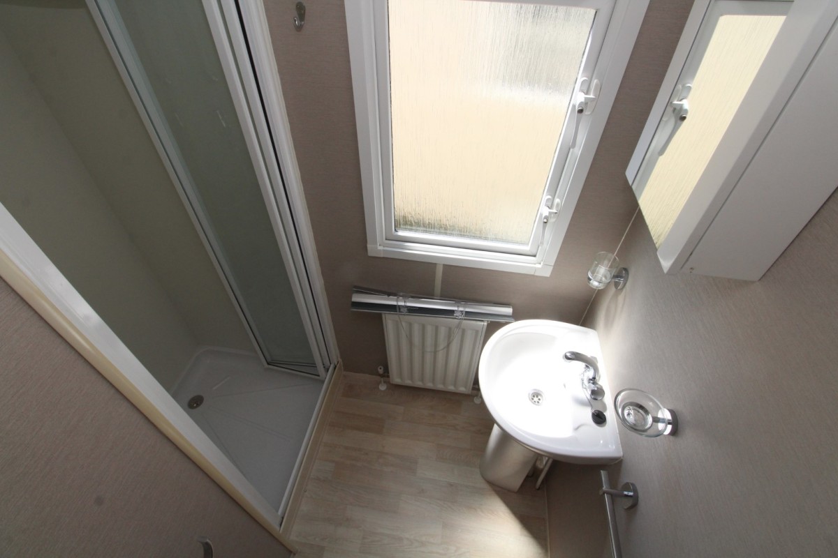 2009 Atlas Orion family shower room