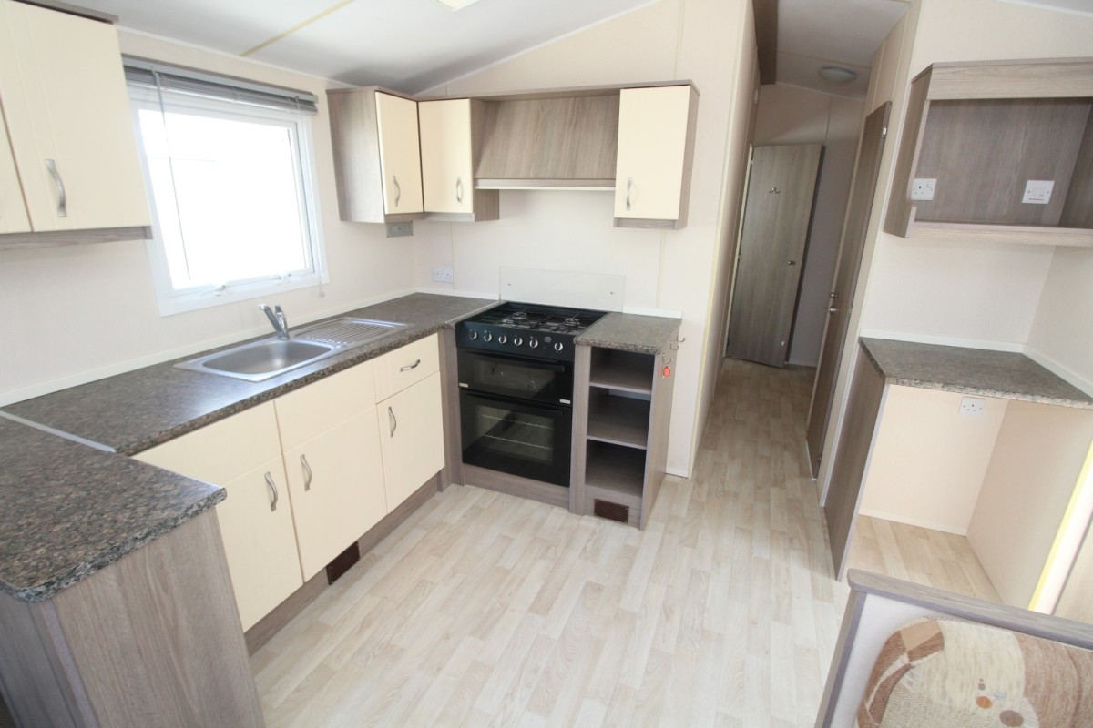 2009 Atlas Orion kitchen with oven