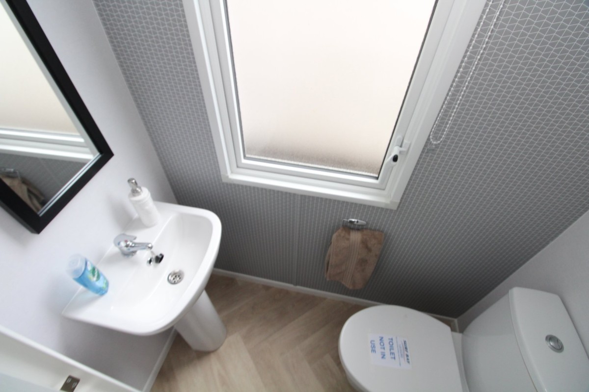 en-suite bathroom in the 2023 Atlas Chorus