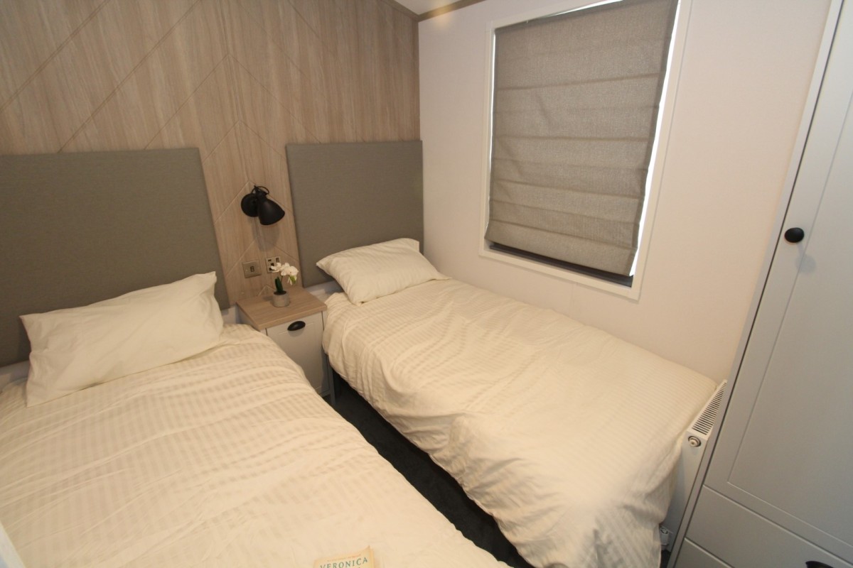 2024 Atlas Sherwood Lodge twin bedroom