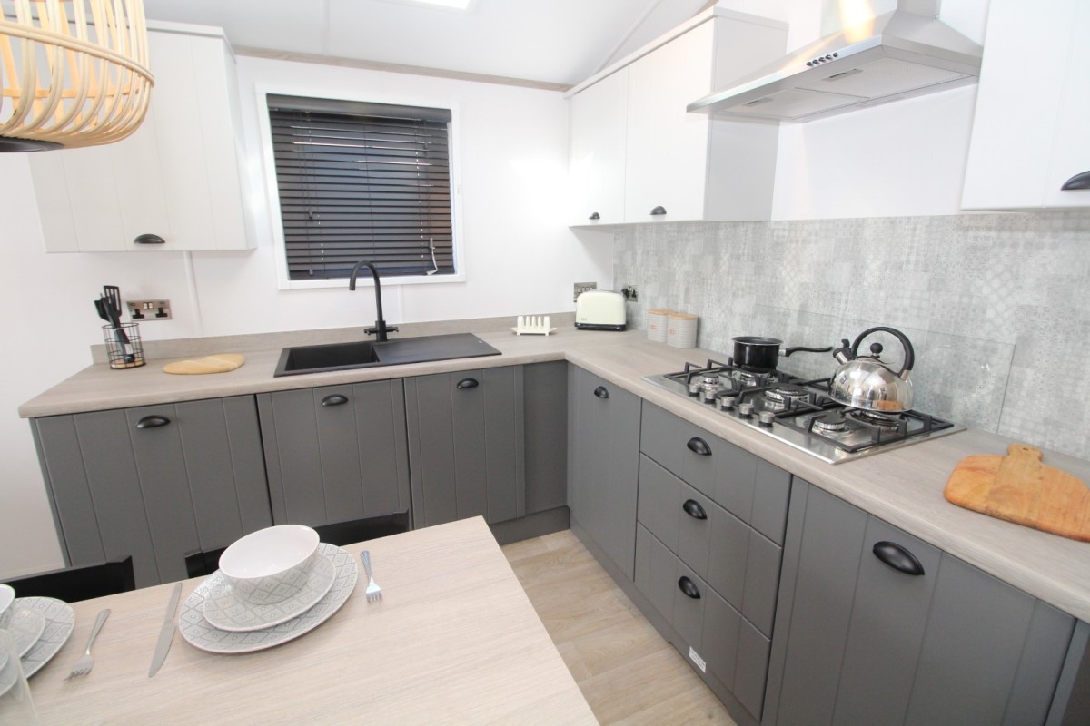 2024 Atlas Sherwood Lodge kitchen with gas hob