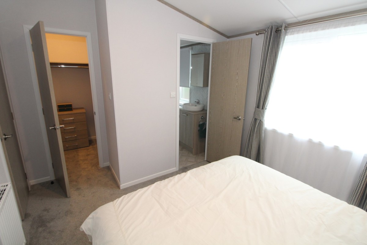 double bedroom to en-suite in the 2023 Atlas Wisteria Lodge
