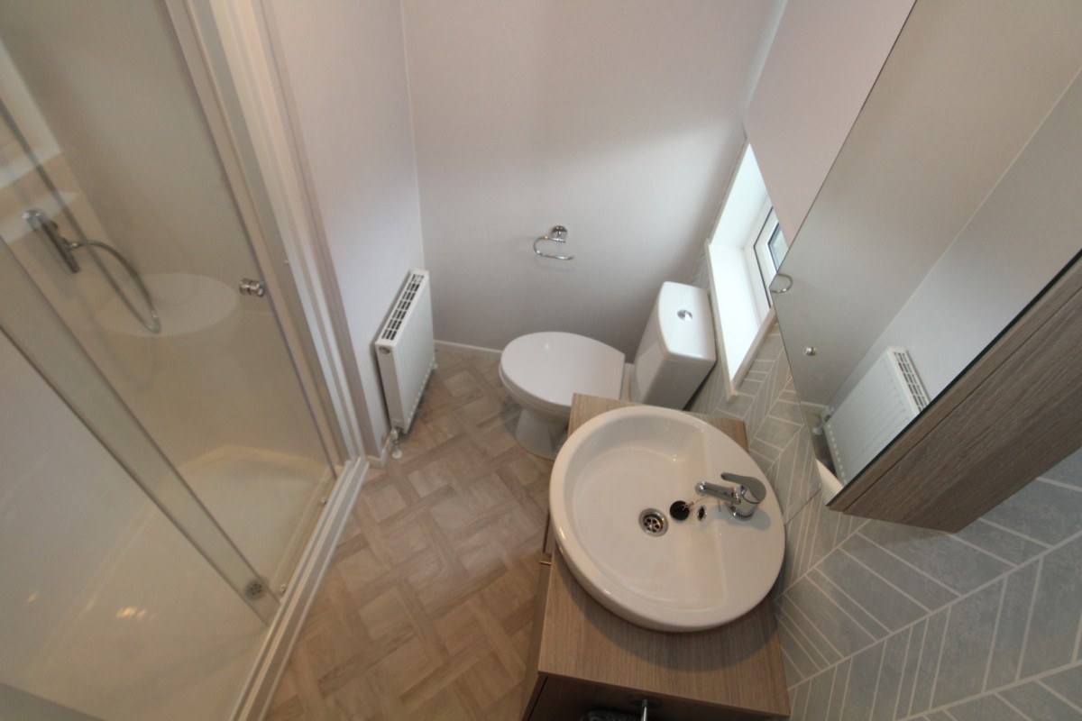en-suite bathroom in the 2023 Atlas Wisteria Lodge
