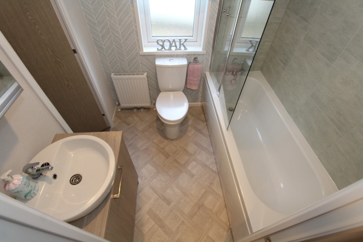 family bathroom in hte 2023 Atlas Wisteria Lodge