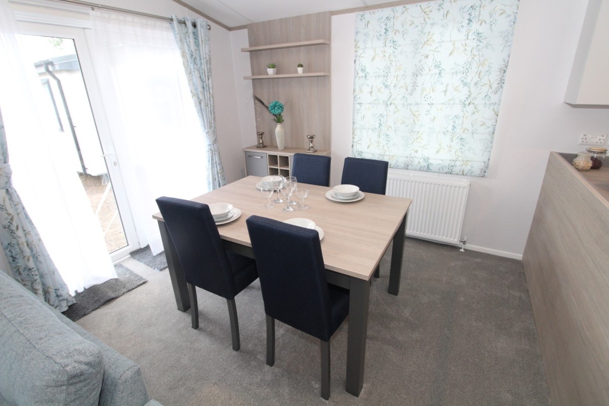 dining area in the 2023 Atlas Wisteria Lodge