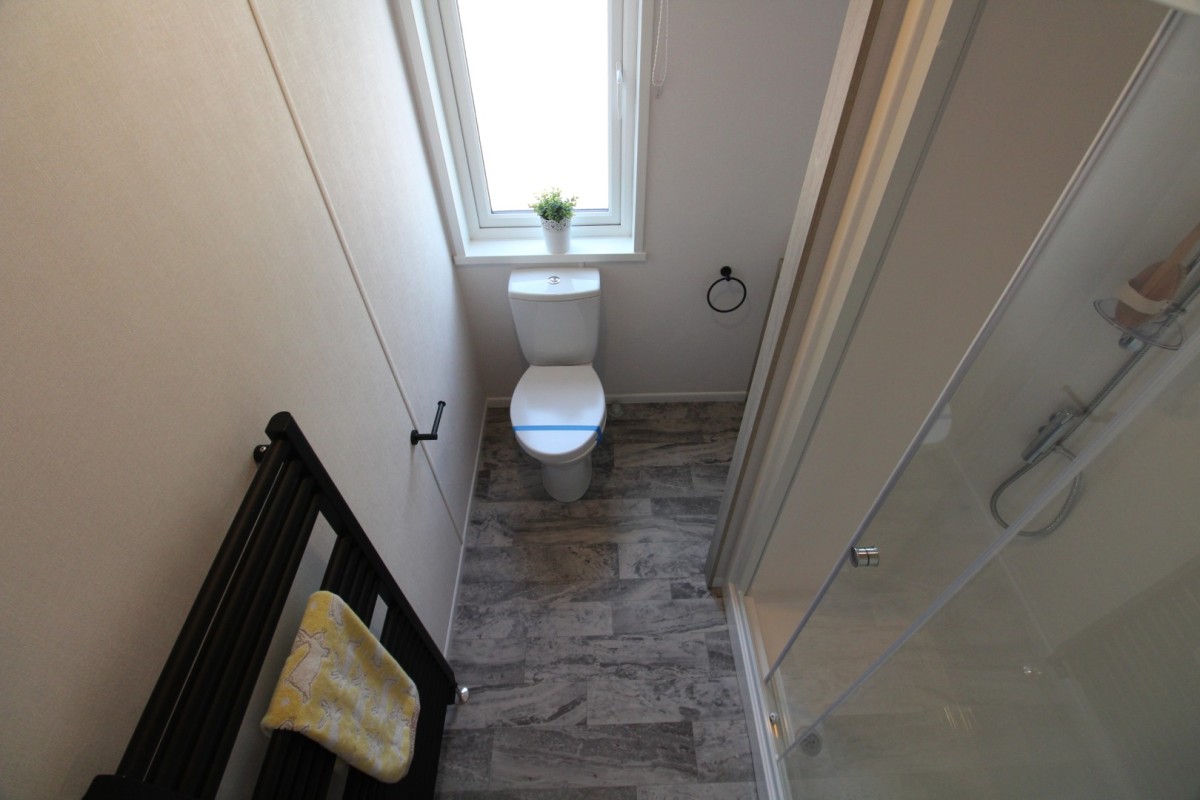 2023 Atlas Lilac Lodge family shower room