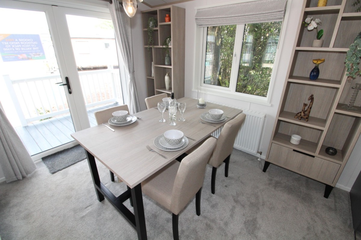 dining area in the 2023 Atlas Lilac Lodge