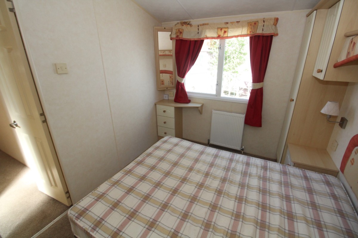 third bedroom in the 2007 Willerby Salisbury