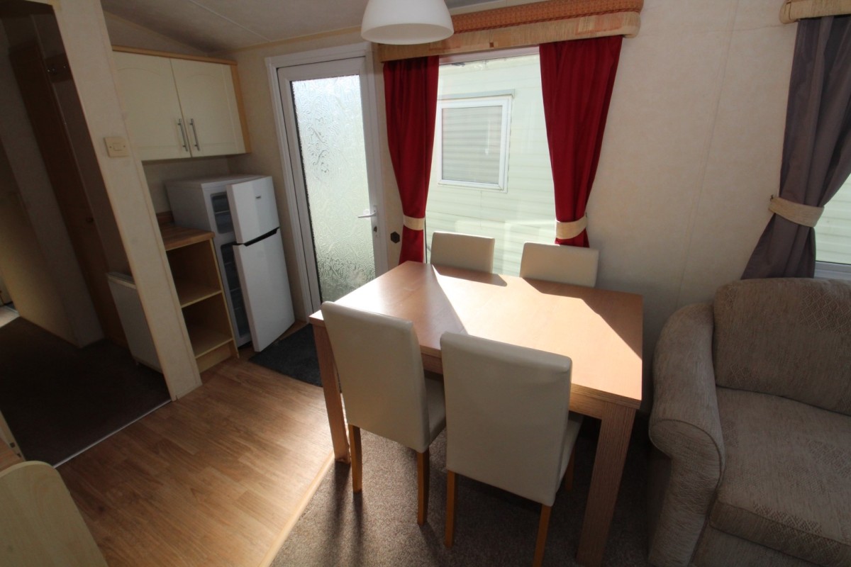 2007 Willerby Salisbury dining area