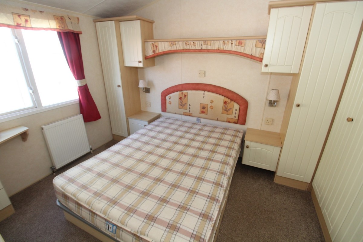2007 Willerby Salisbury double bedroom
