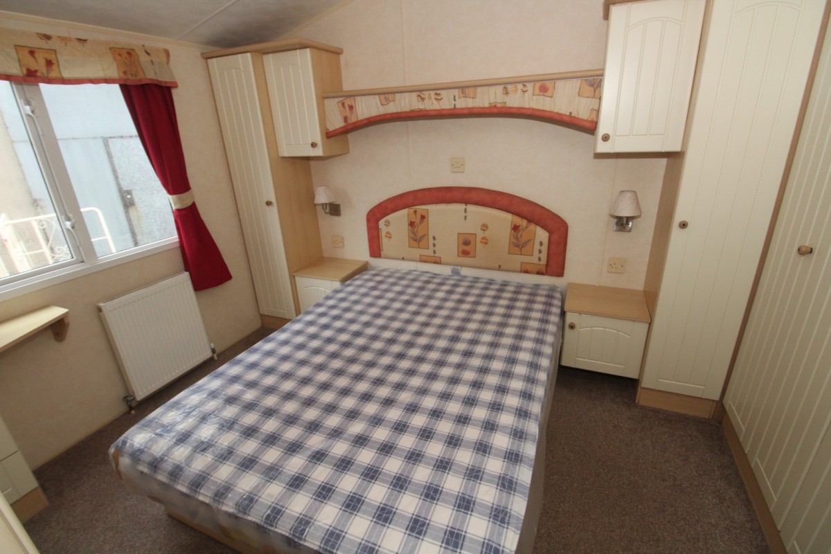 2007 Willerby Salisbury double bedroom