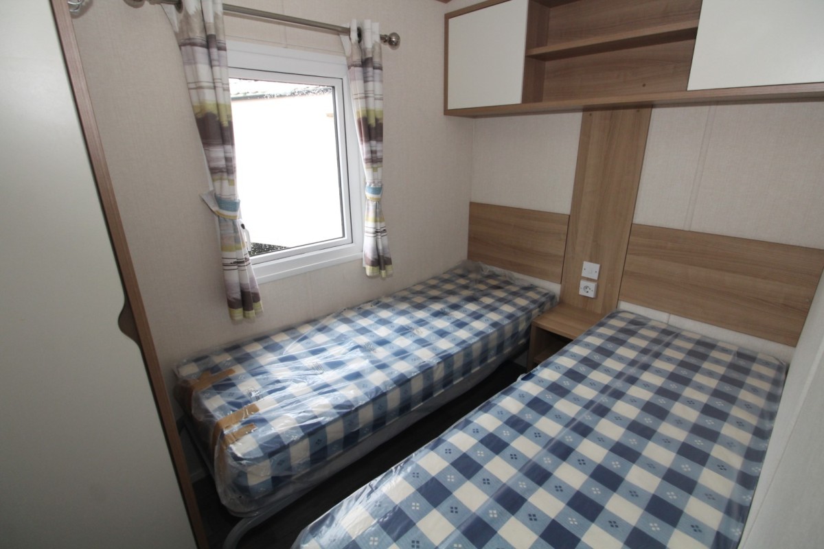 2015 Carnaby Cascade twin bedroom