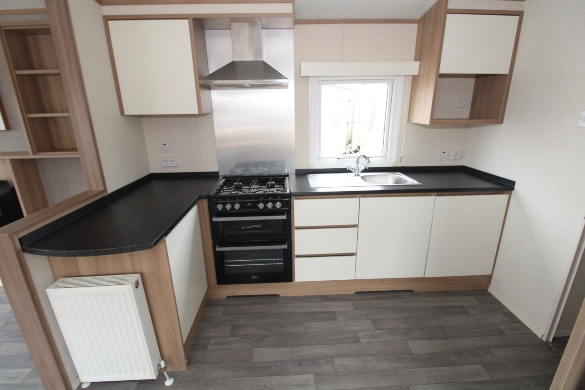 2015 Carnaby Cascade kitchen with oven