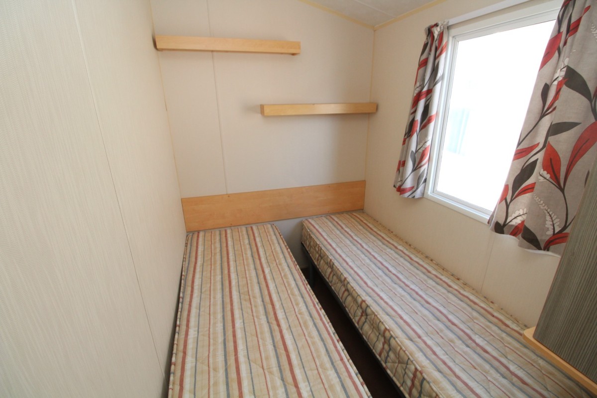 2010 Willerby Vacation twin bedroom