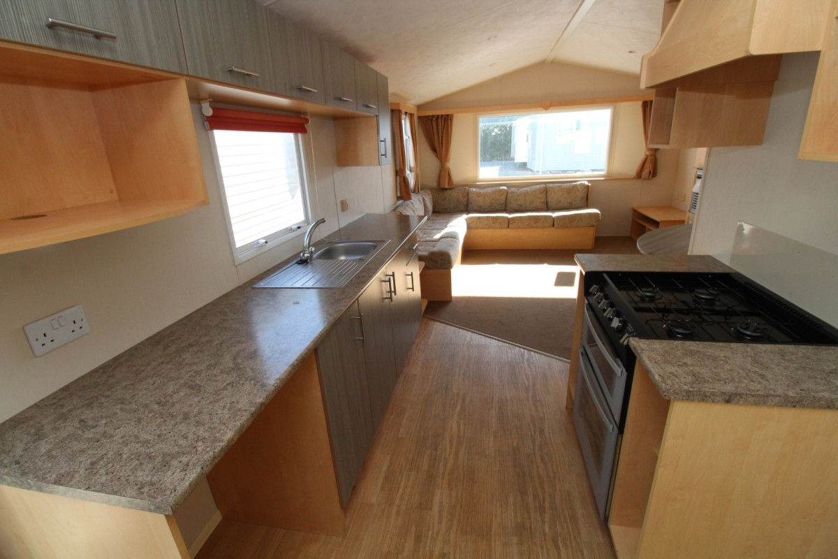 2010 Willerby Vacation kitchen with oven