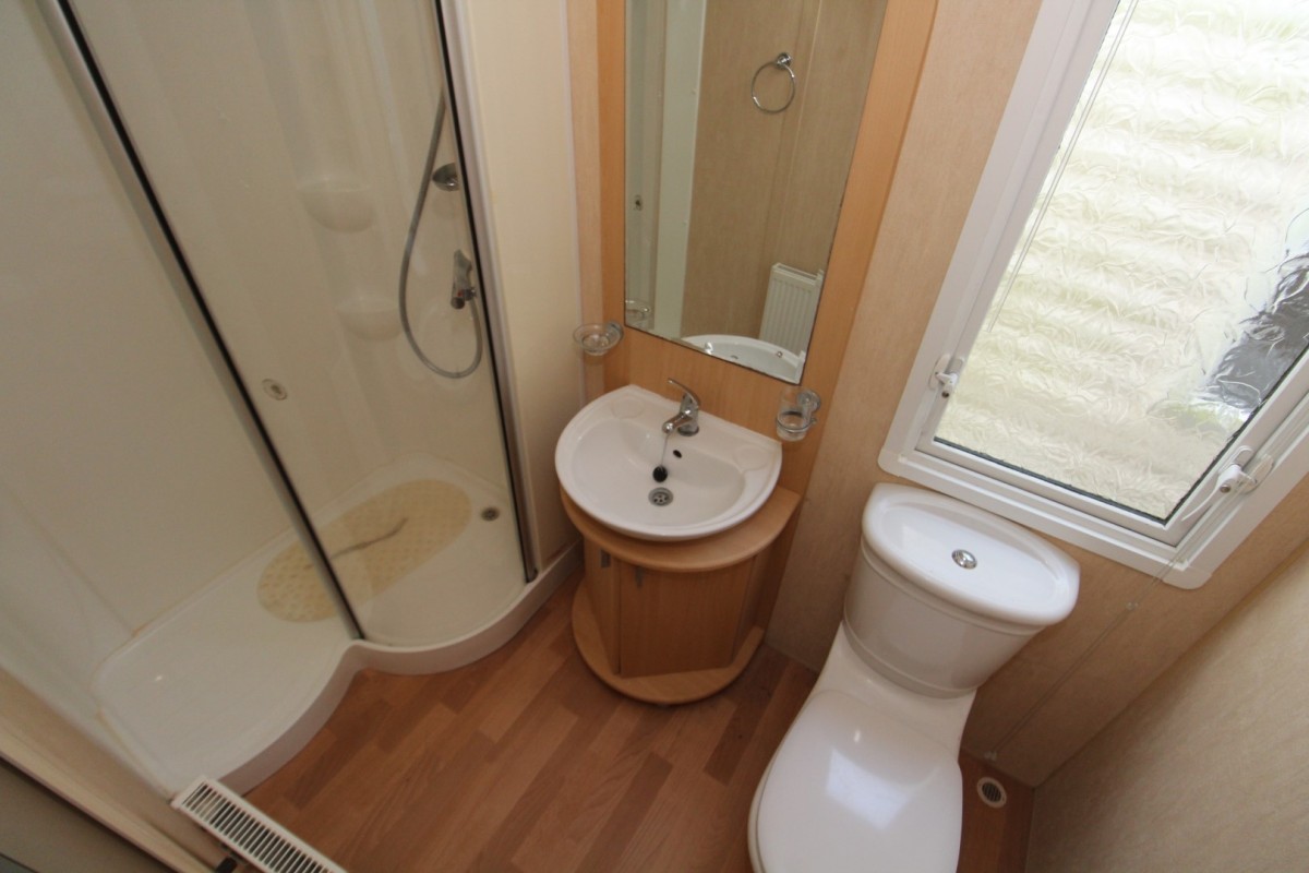 2008 Willerby Winchester family bathroom