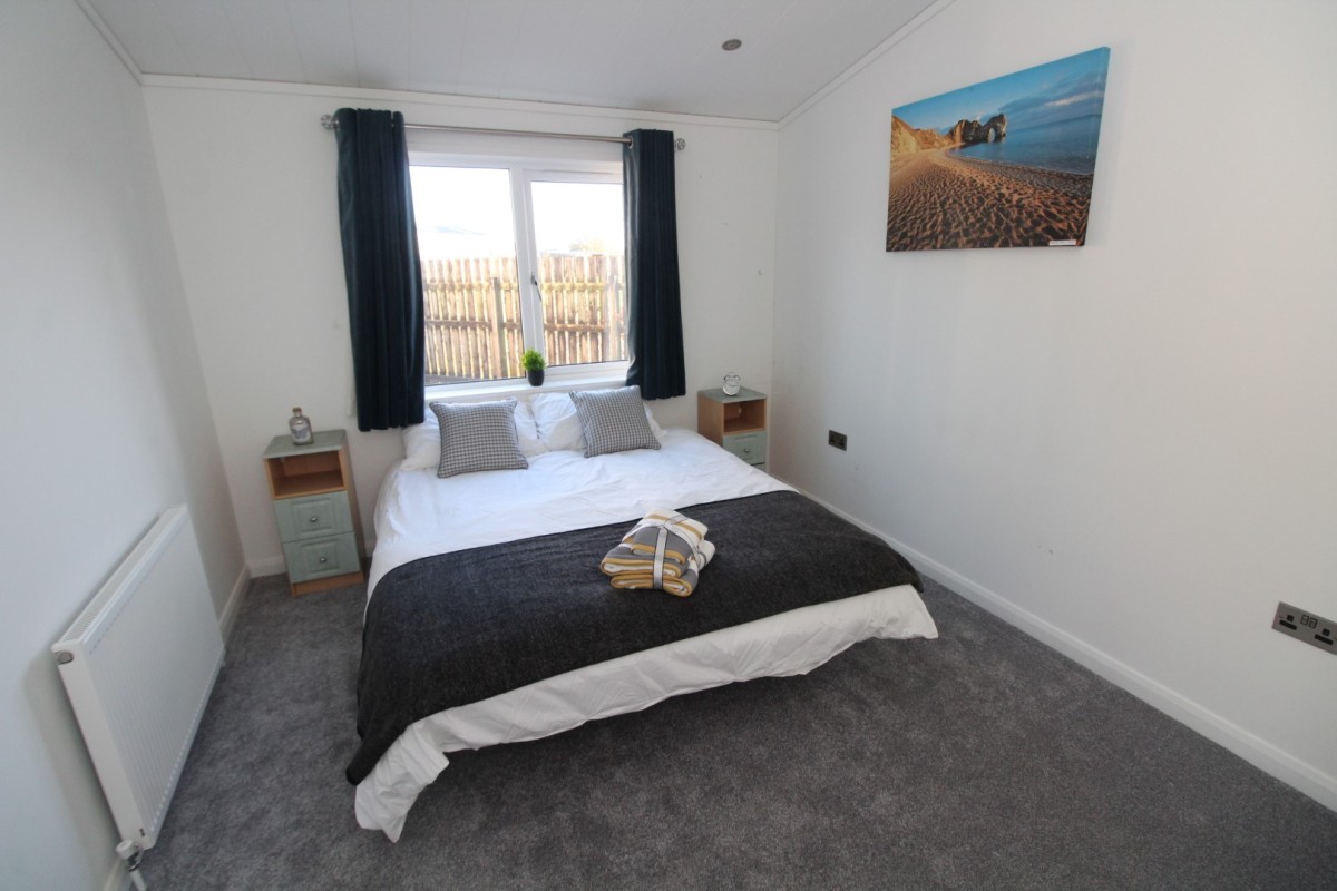 2019 Pathfinder Custom Lodge large bedroom