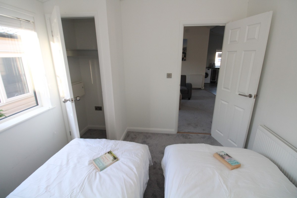 2019 Pathfinder Custom Lodge bedroom