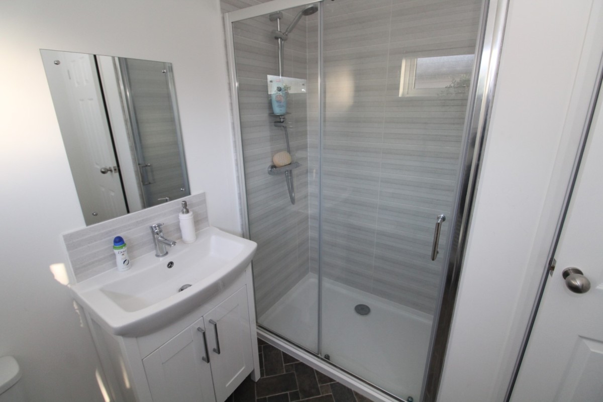 2019 Pathfinder Custom Lodge bathroom